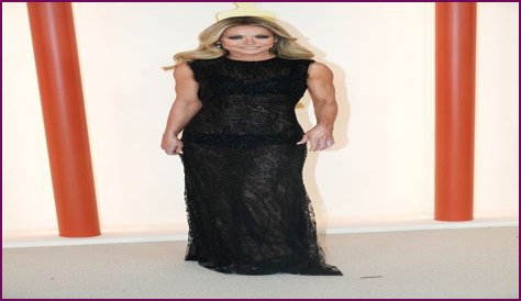 Kelly Ripa showcases unbelievably toned legs in daring photo you'll want to see